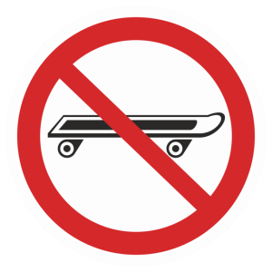 Знак безопасности «Вход со скейтбордами запрещен»